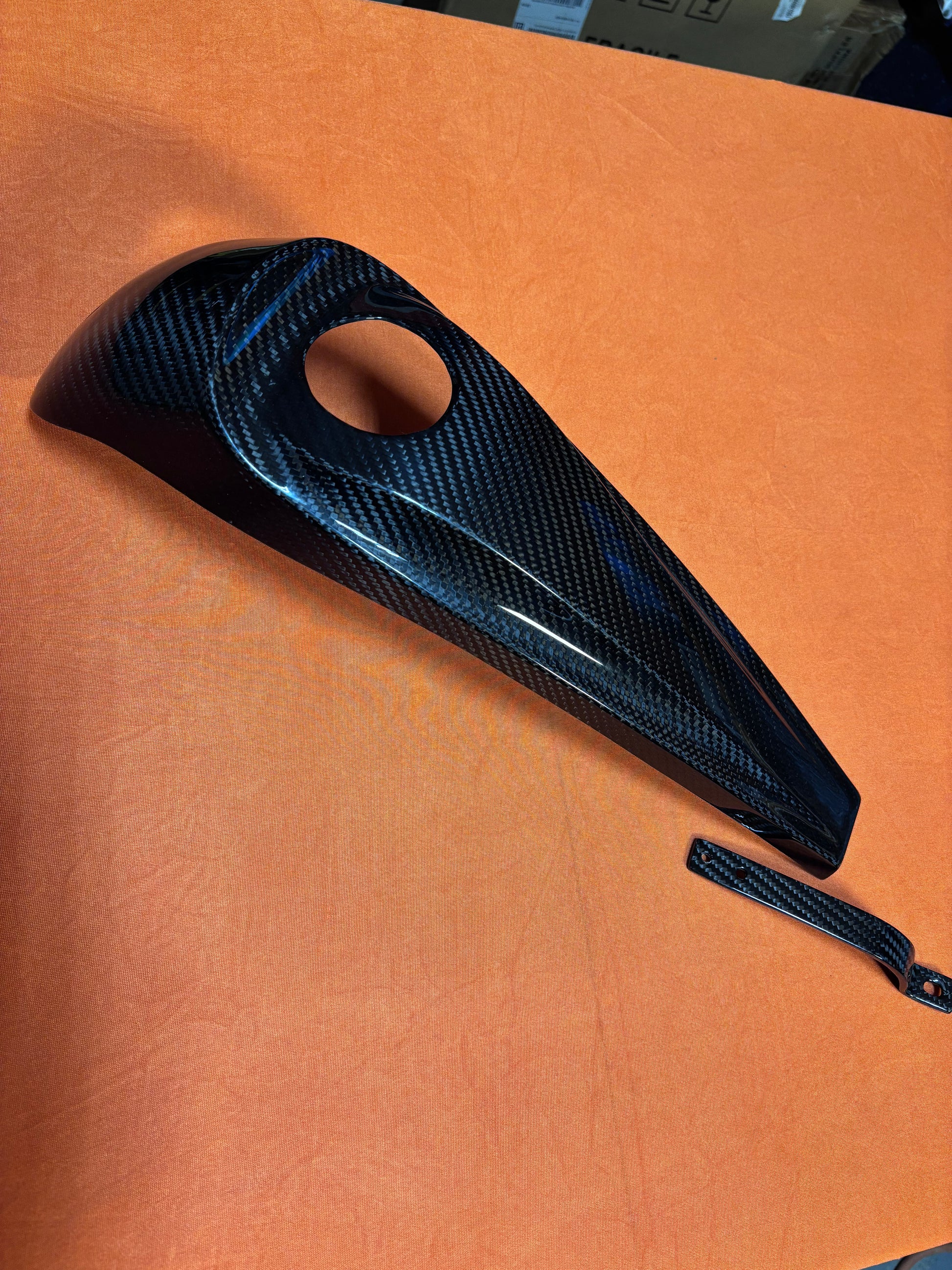 Akoso 100% Carbon Fiber Tank Console For Harley Low Rider S/ST – Glossy Finish
